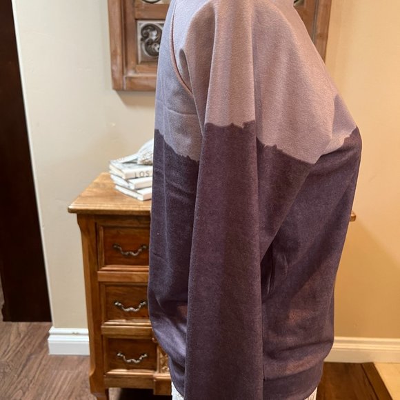 642 EUC LOng Sleeved Horse Sweater - Picture 5 of 7